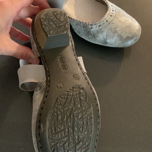 Euro silvery-grey dress shoes with sweet little heel - Picture 2 of 4